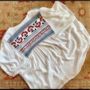 Short sleeve embroidered sweater